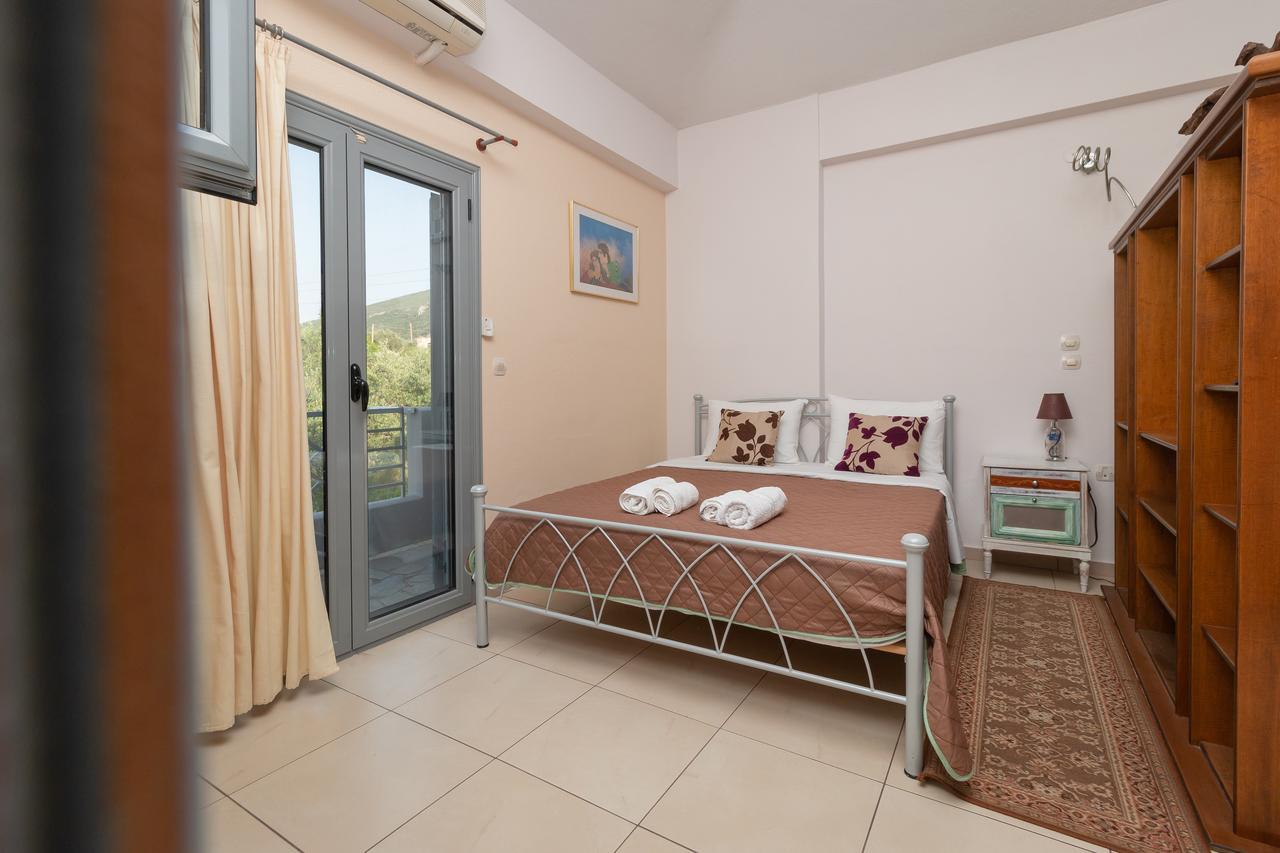Ta Spitakia Tsarbopoulos Kyparissia Exterior foto